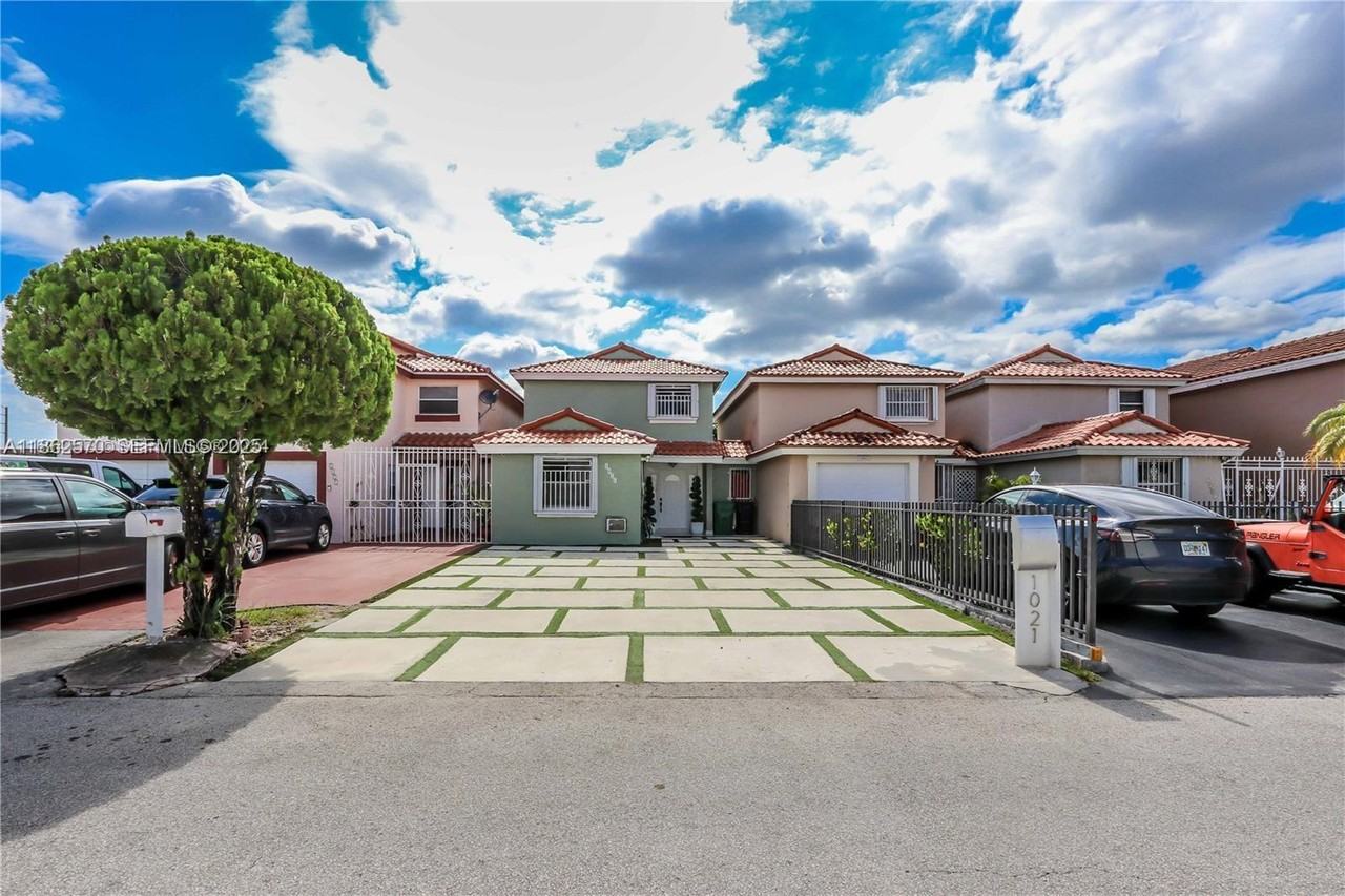 1021 Southwest 104th Court #1 - Photo 3 of 25