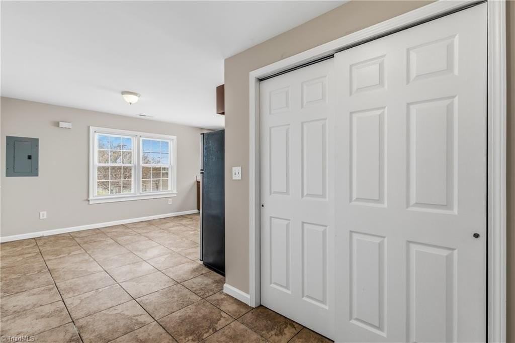 611 W Green Dr #D - Photo 5 of 19