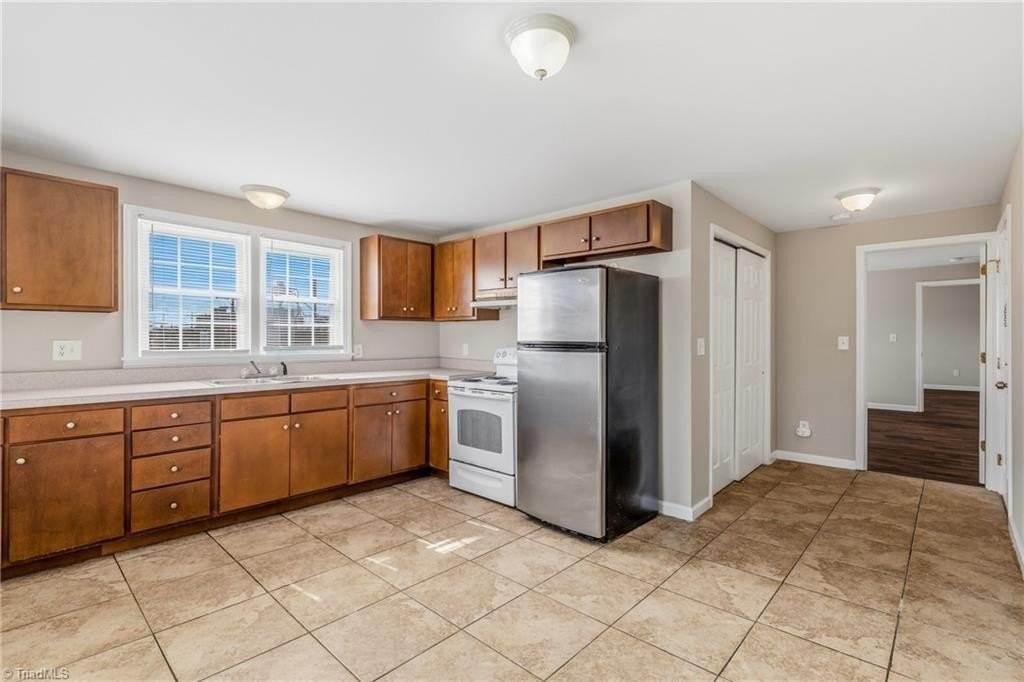 611 W Green Dr #D - Photo 7 of 19