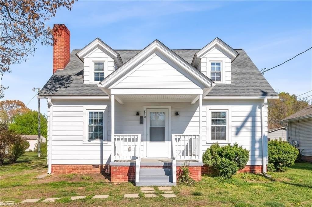 810 Elwell Ave