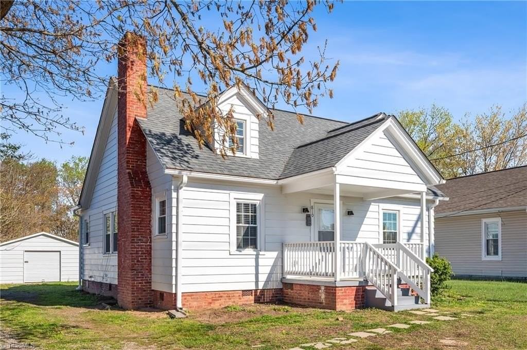 810 Elwell Ave - Photo 2 of 32