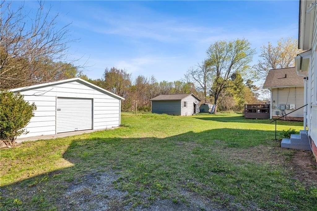 810 Elwell Ave - Photo 3 of 32