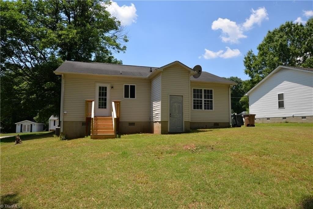 1715 Rainbow Dr - Photo 3 of 28