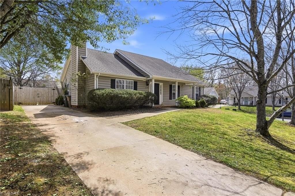 6199 Pine Cove Ct - Photo 3 of 32