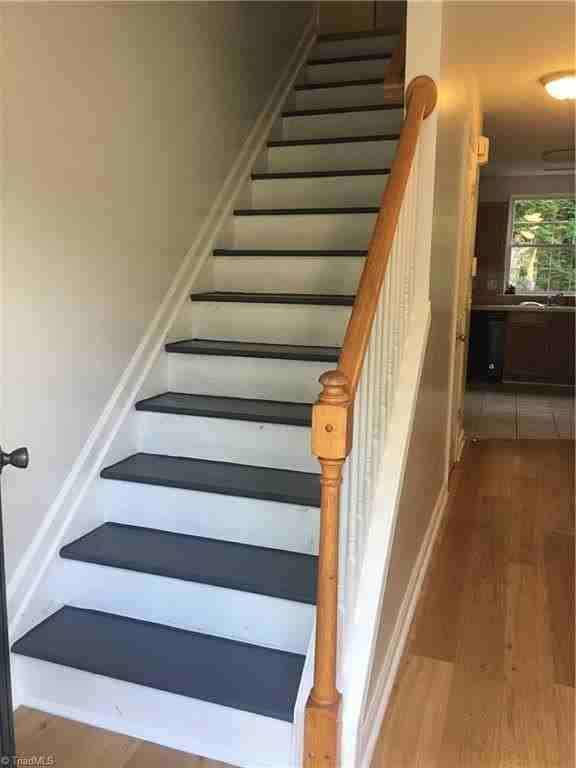 3703 Queenswood Ln - Photo 4 of 10