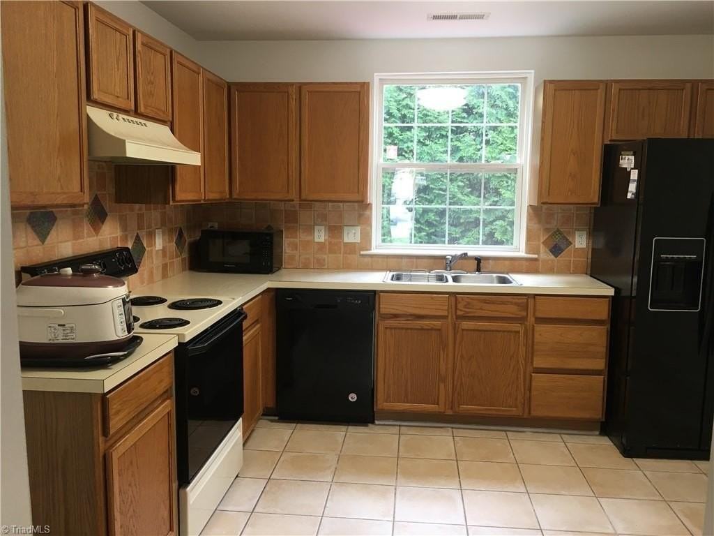 3703 Queenswood Ln - Photo 5 of 10