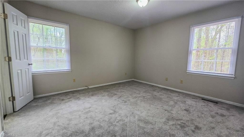 4059 Village Pl - Photo 5 of 9