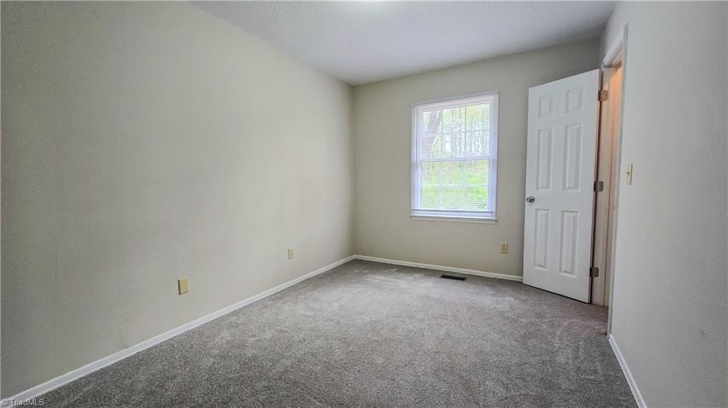 4059 Village Pl - Photo 6 of 9