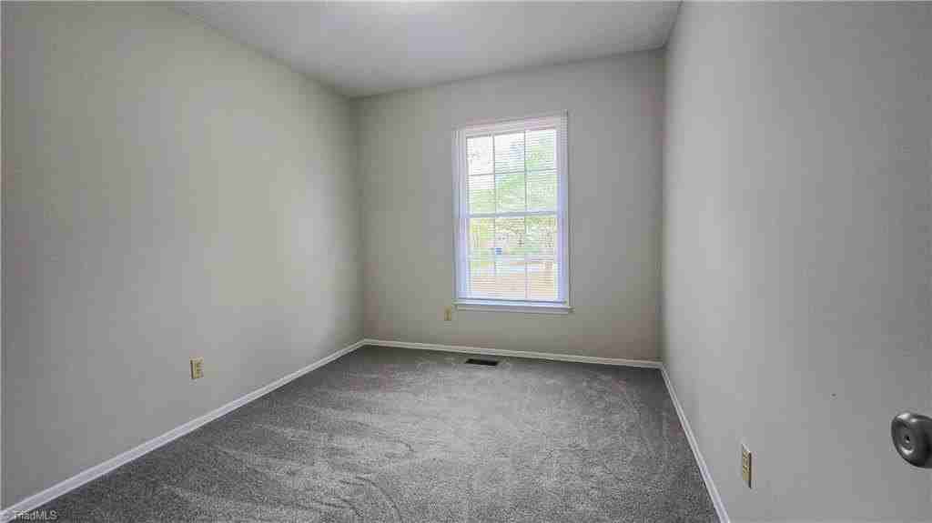 4059 Village Pl - Photo 7 of 9