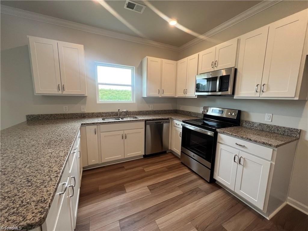 640 Cam Cir - Photo 7 of 34