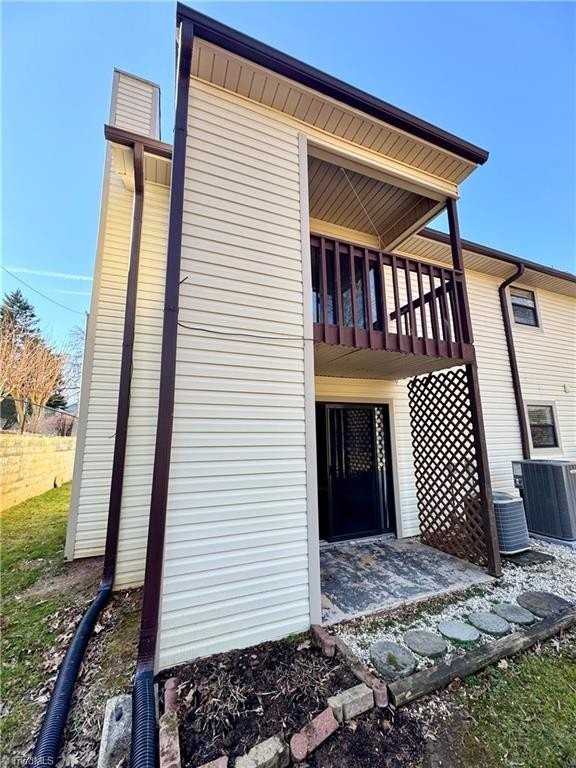 514 Brookside Ct - Photo 2 of 32