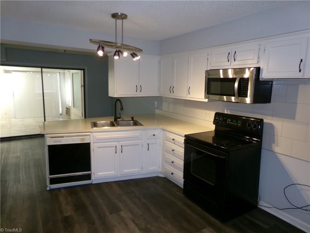 218 Lamplighter Cir - Photo 3 of 14