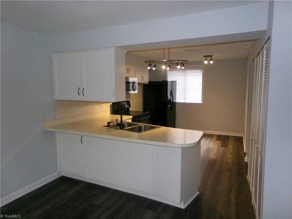 218 Lamplighter Cir - Photo 4 of 14