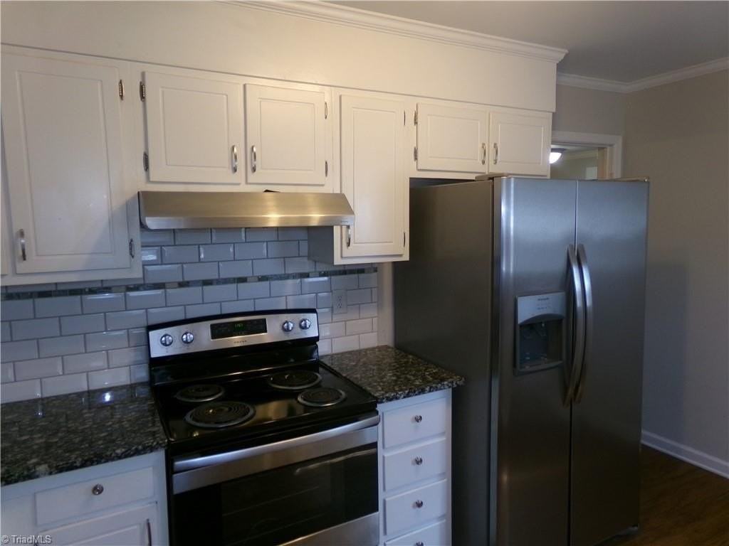 3915 Valley Ct - Photo 5 of 17