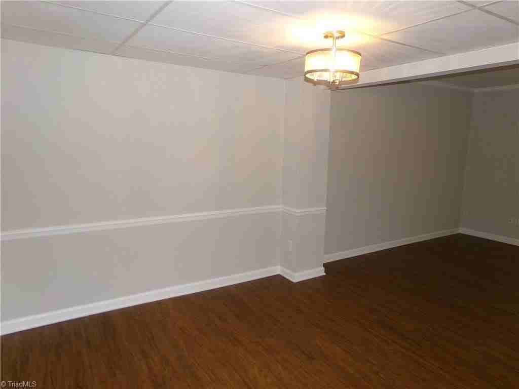 3915 Valley Ct - Photo 6 of 17