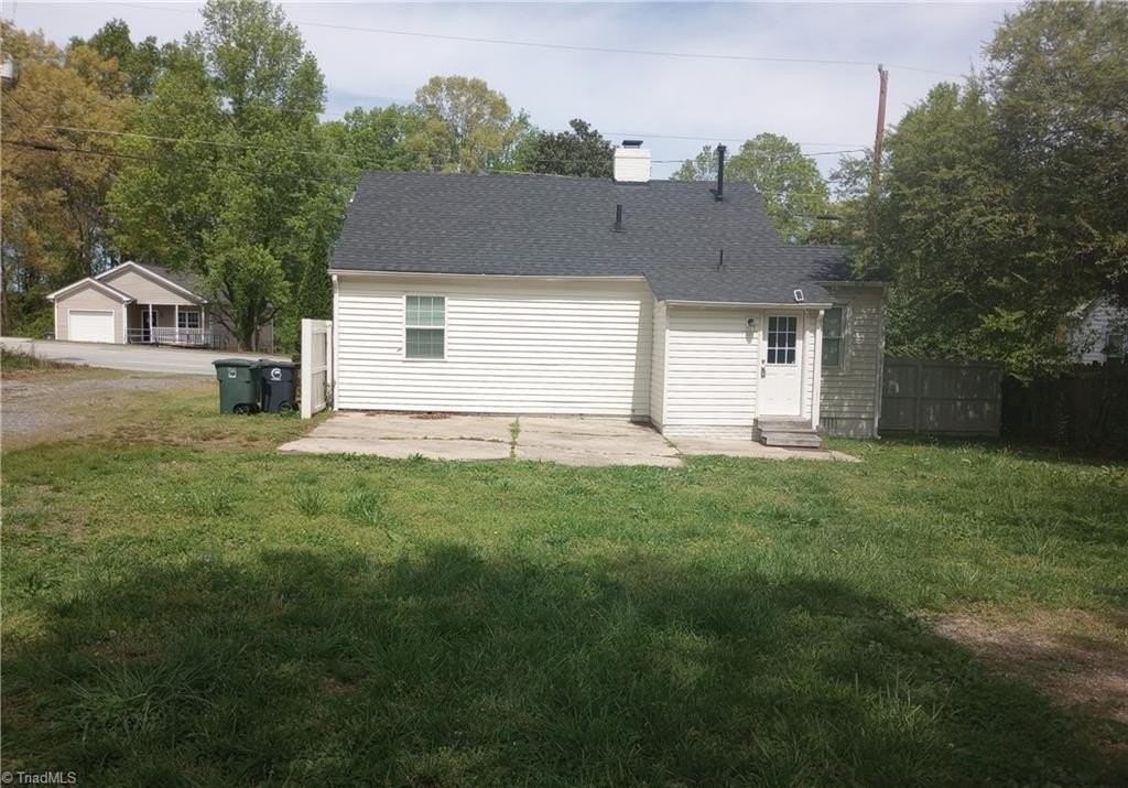 419 W Vandalia Rd - Photo 2 of 11