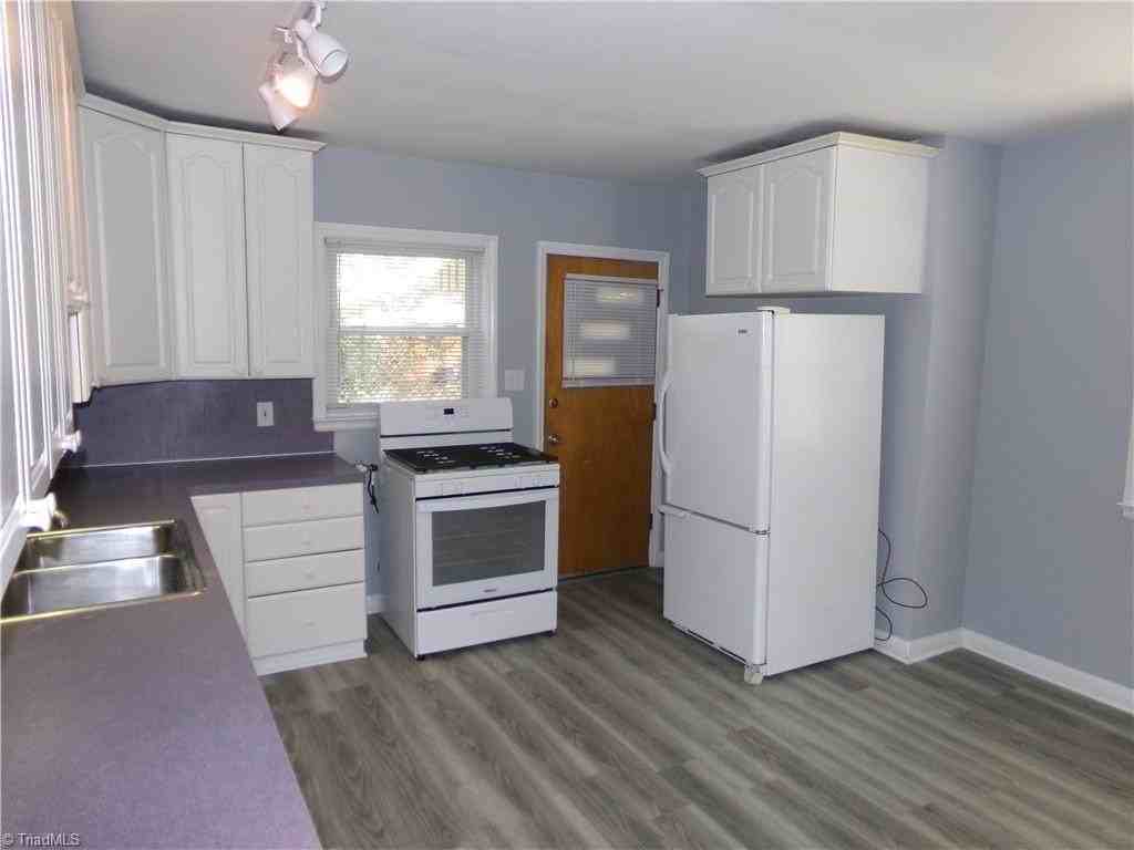 716 Laurel St - Photo 5 of 19