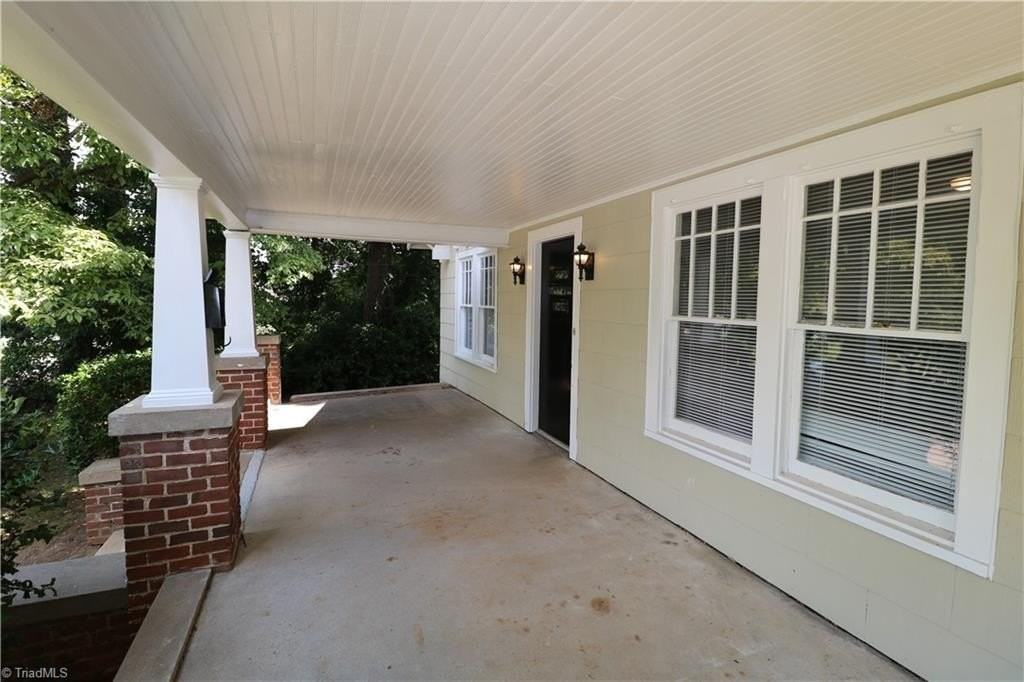 2080 Queen St - Photo 2 of 21