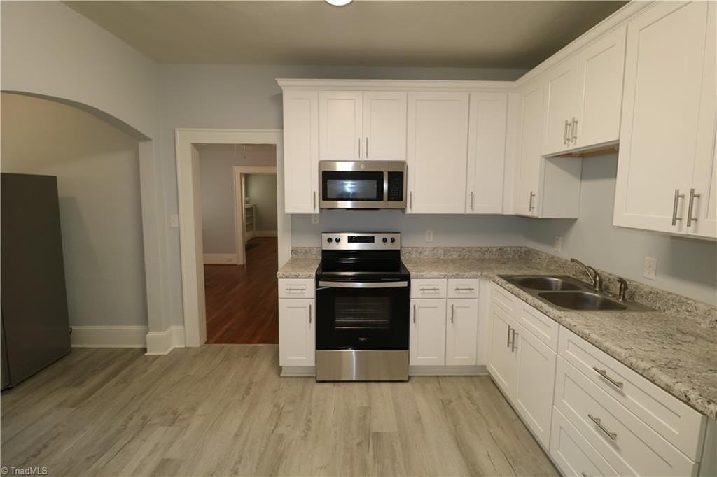 2080 Queen St - Photo 3 of 21