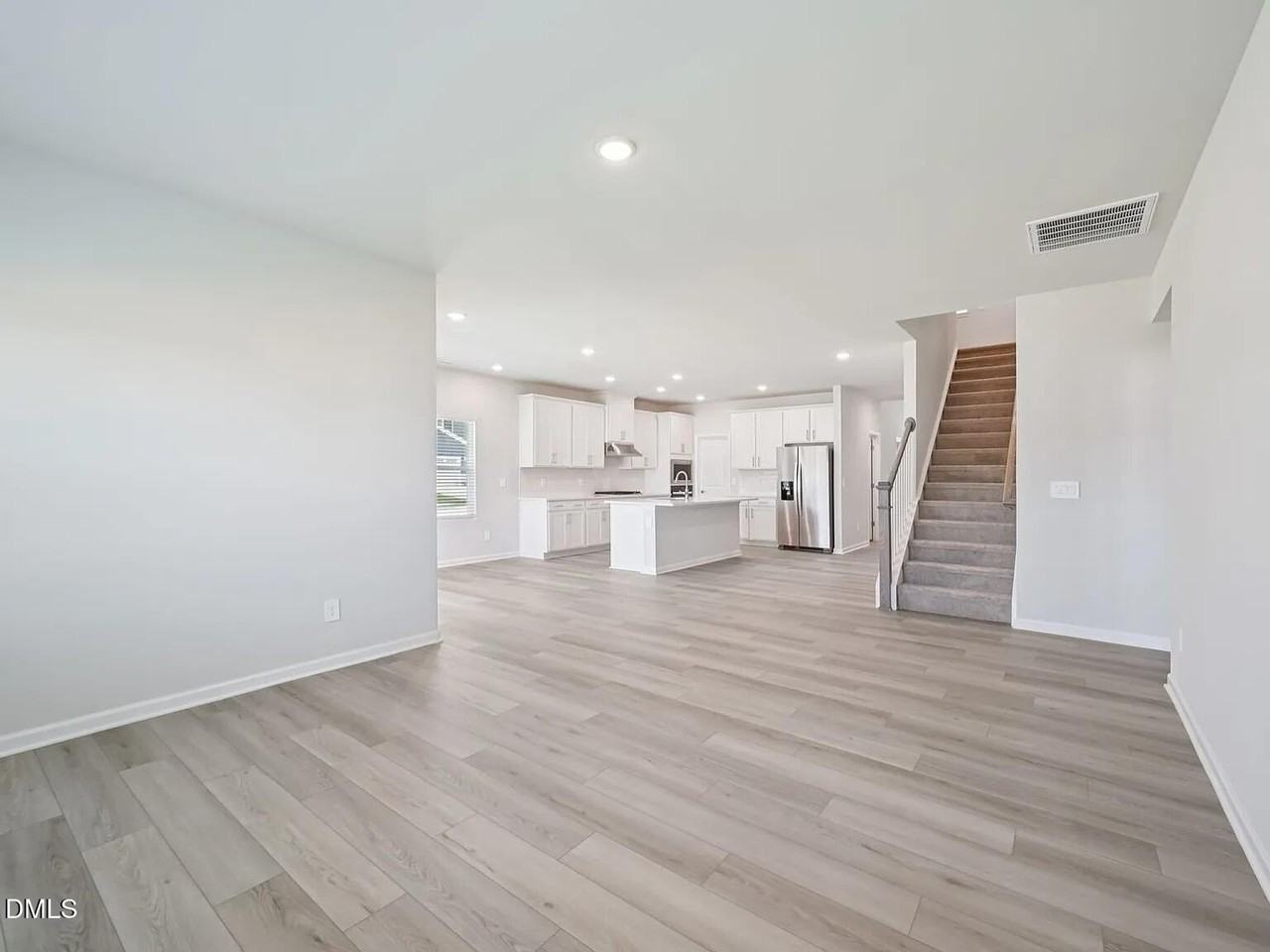 300 Karlov Rd - Photo 4 of 28