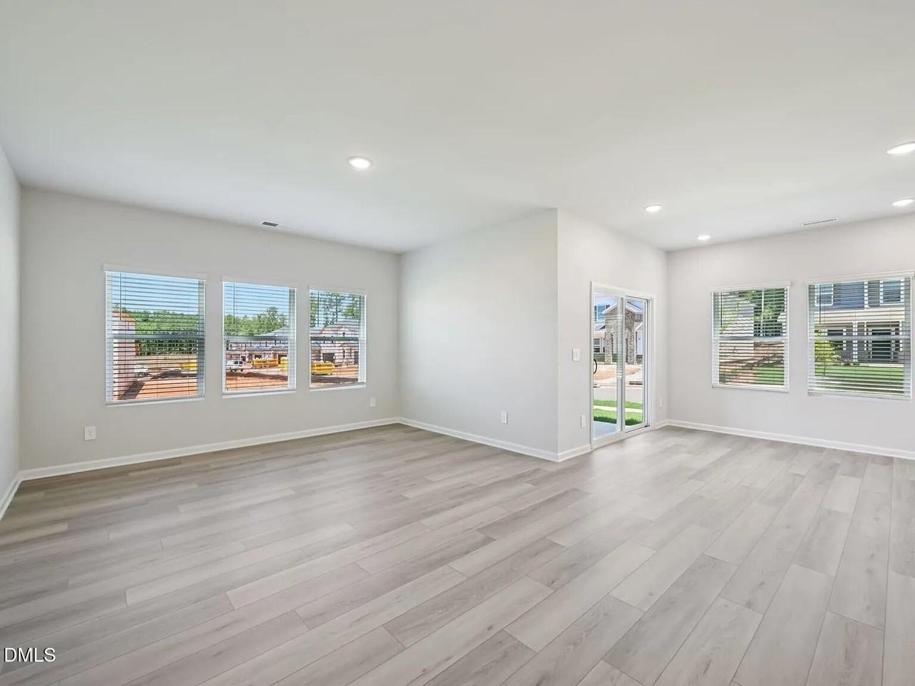 300 Karlov Rd - Photo 5 of 28