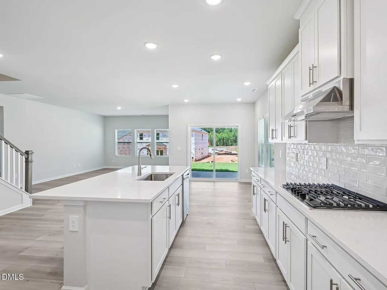 300 Karlov Rd - Photo 6 of 28