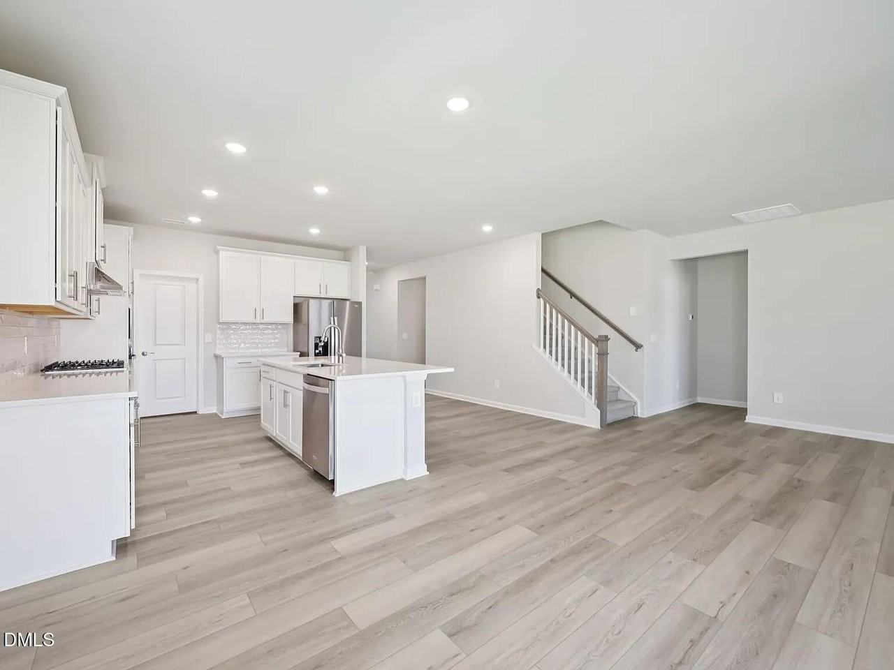 300 Karlov Rd - Photo 7 of 28