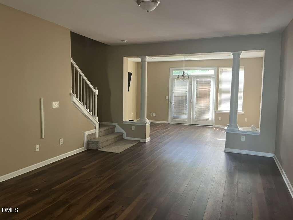 130 Point Comfort Ln - Photo 4 of 31