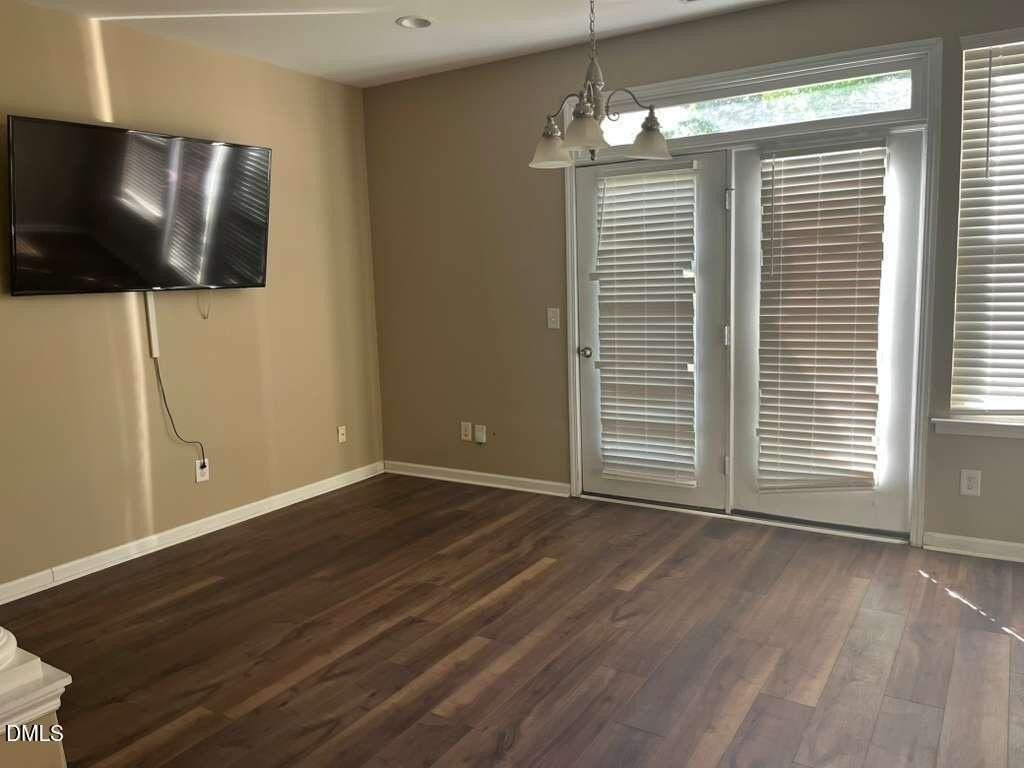 130 Point Comfort Ln - Photo 5 of 31