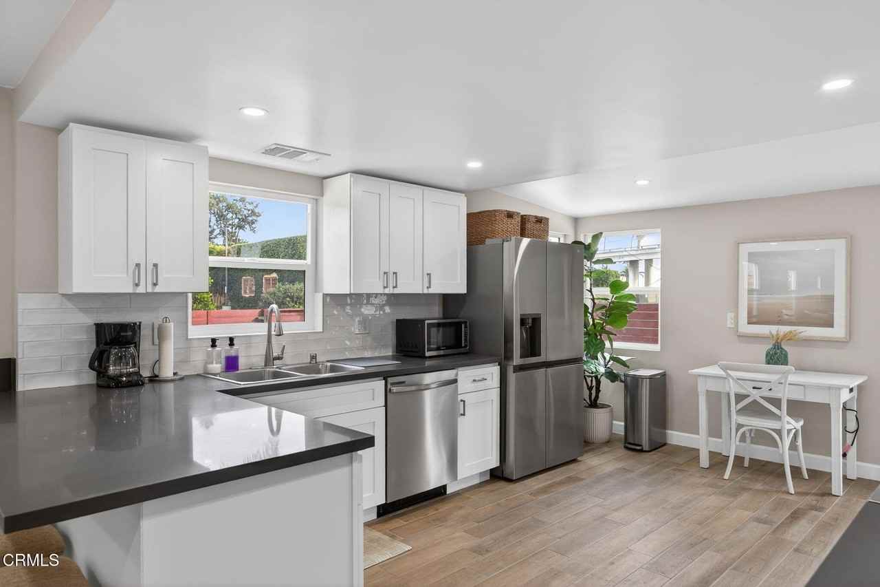 201 S Olive St - Photo 4 of 40