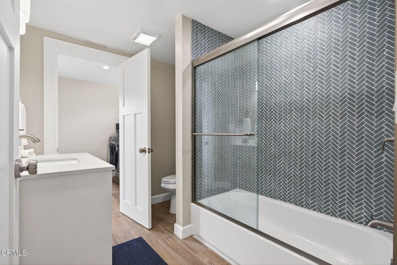 201 S Olive St - Photo 7 of 40