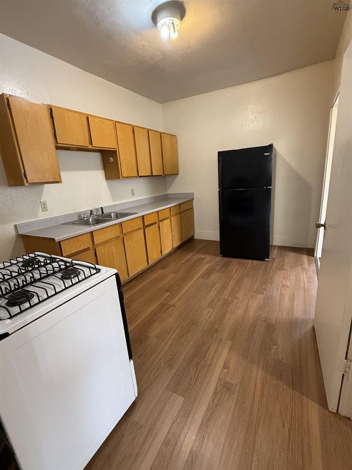 2137 Avenue E - Photo 4 of 7