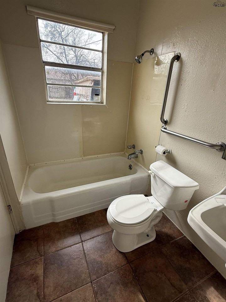 2137 Avenue E - Photo 6 of 7