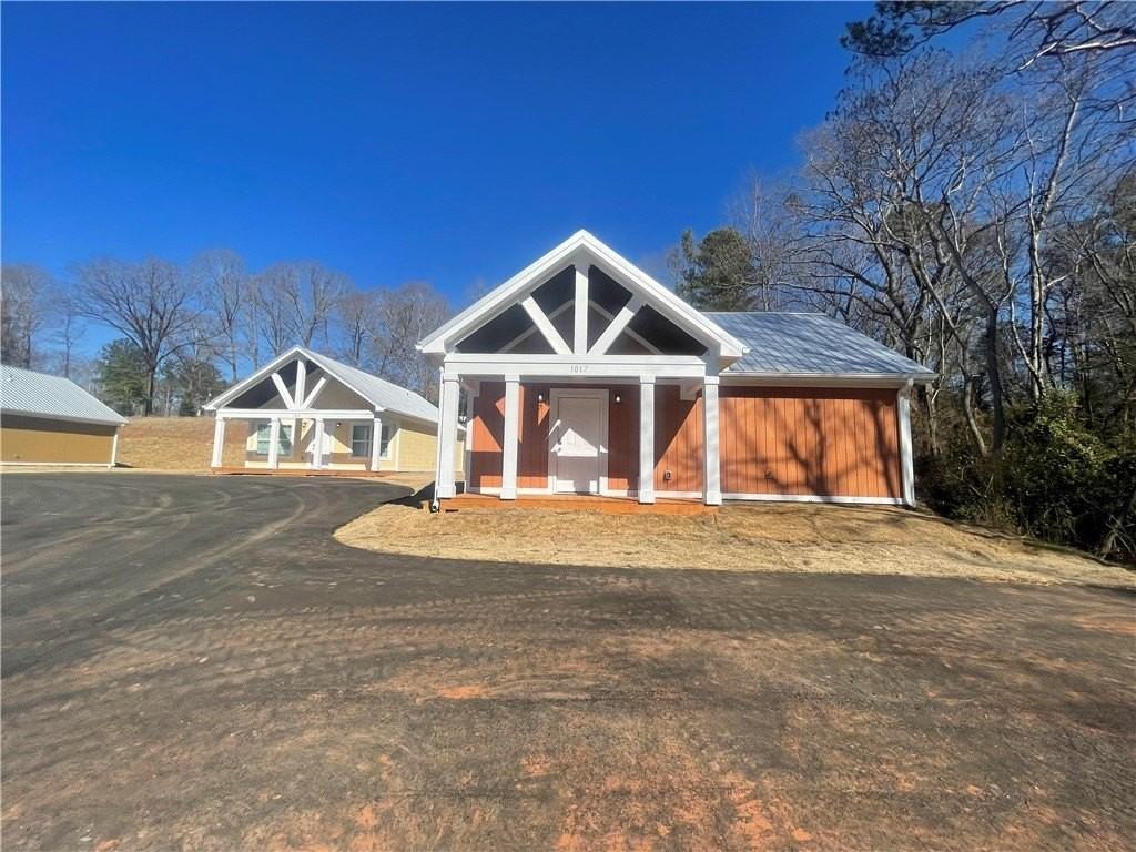 1017 Smyzer Rd - Photo 2 of 13