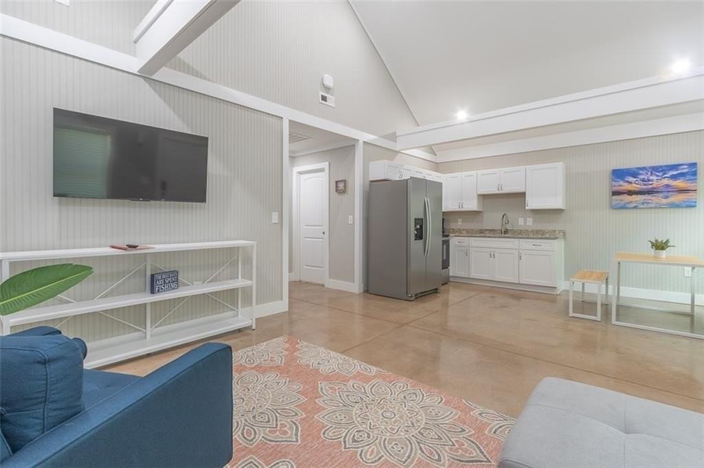 1017 Smyzer Rd - Photo 5 of 13