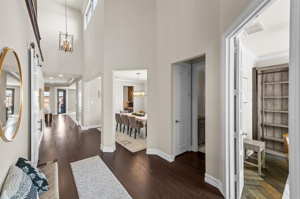 2881 Redfern Dr - Photo 2 of 40