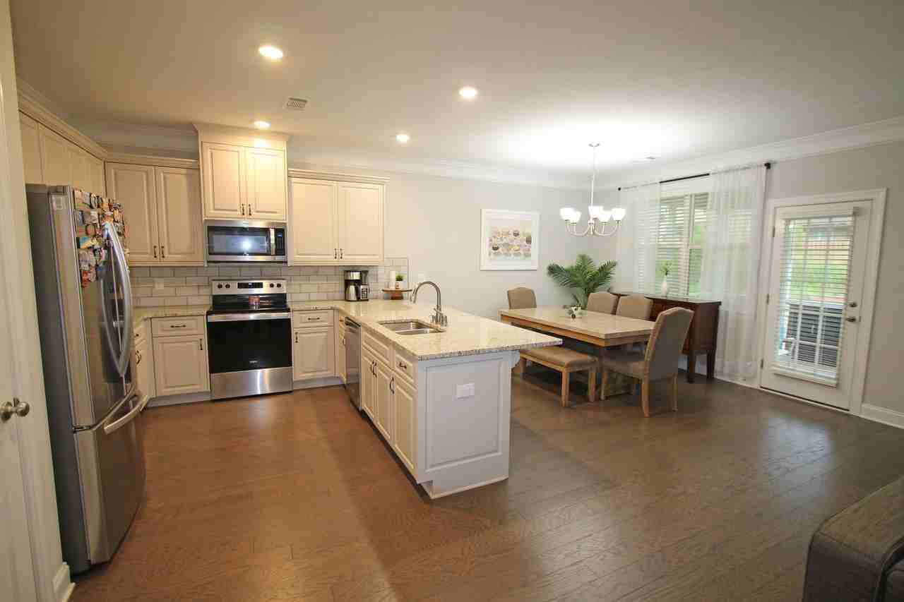 419 Longmeadow Dr - Photo 4 of 19