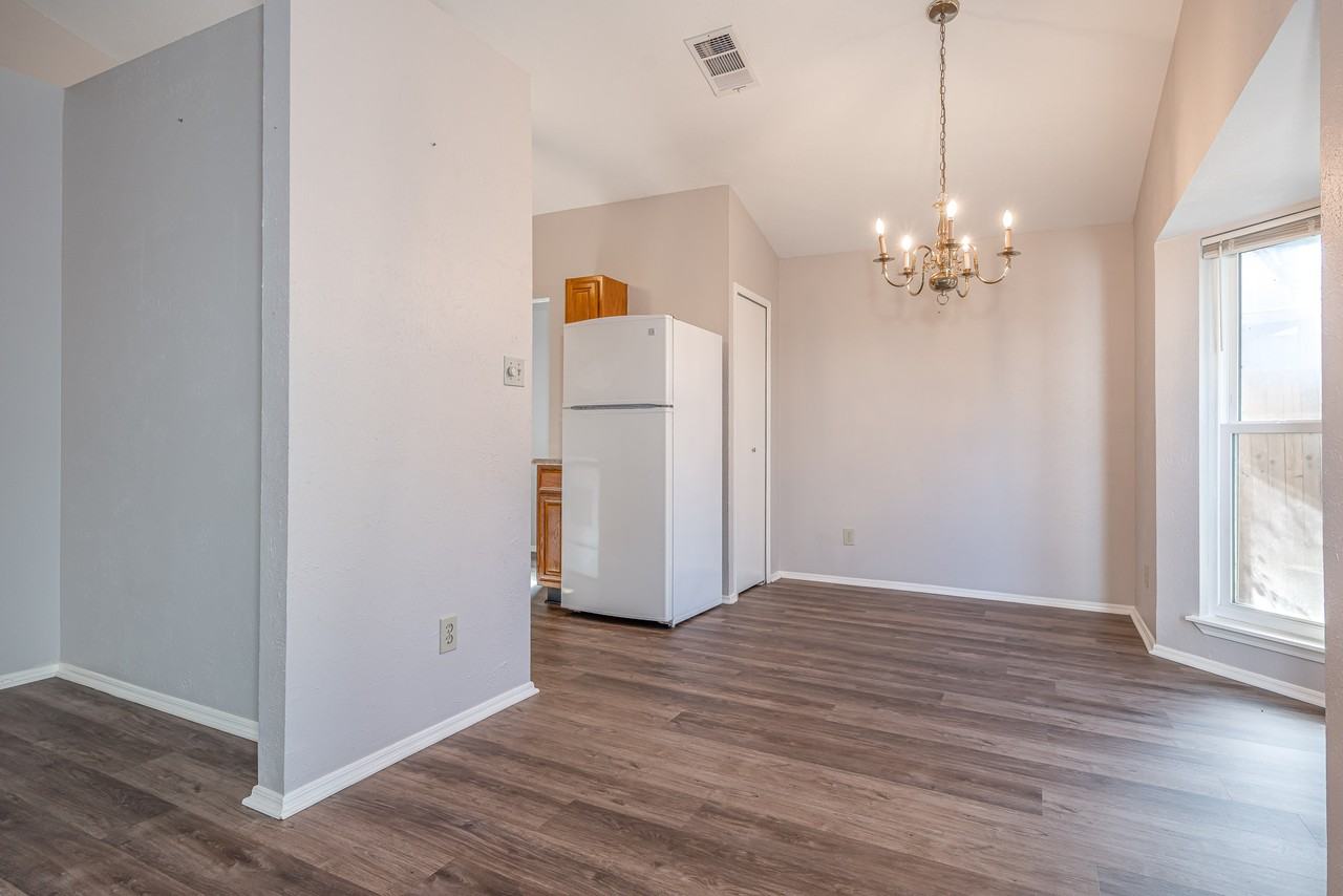 2911 Forest Creek Dr - Photo 2 of 31