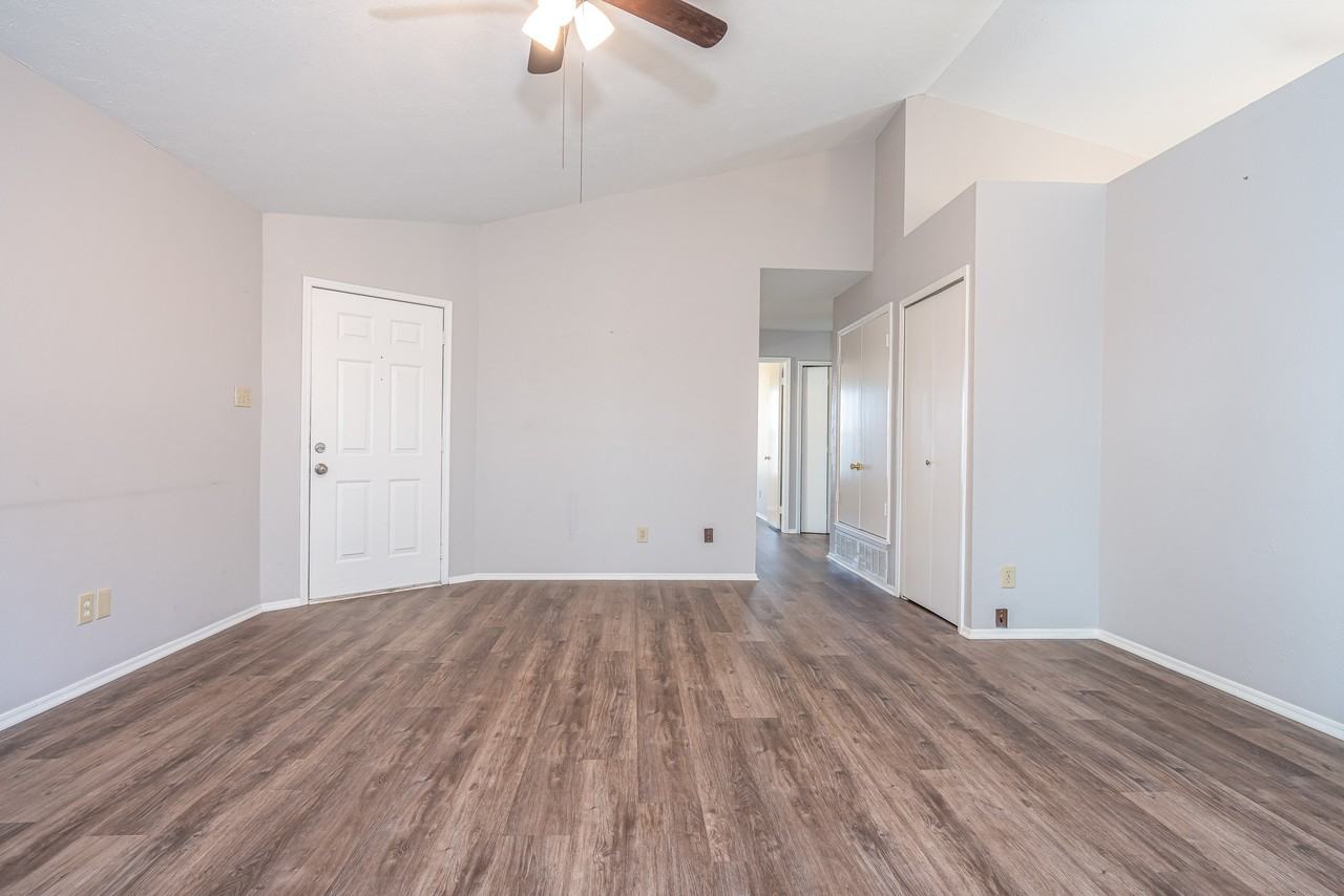 2911 Forest Creek Dr - Photo 3 of 31