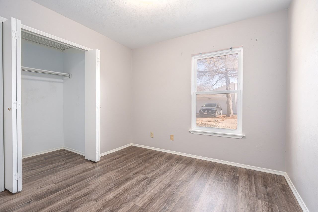 2911 Forest Creek Dr - Photo 4 of 31