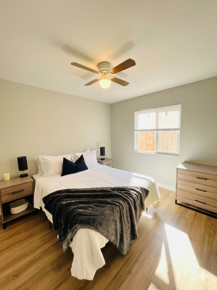 3410 Chamoune Ave #B - Photo 3 of 16
