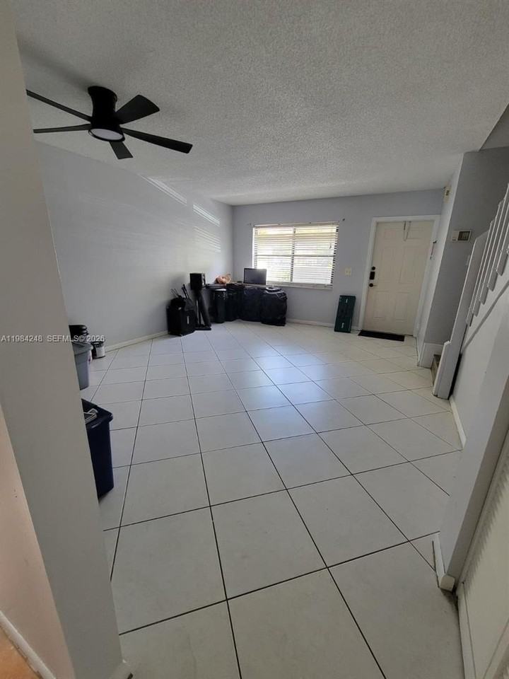 9787 Riverside Dr #62-4 - Photo 3 of 31