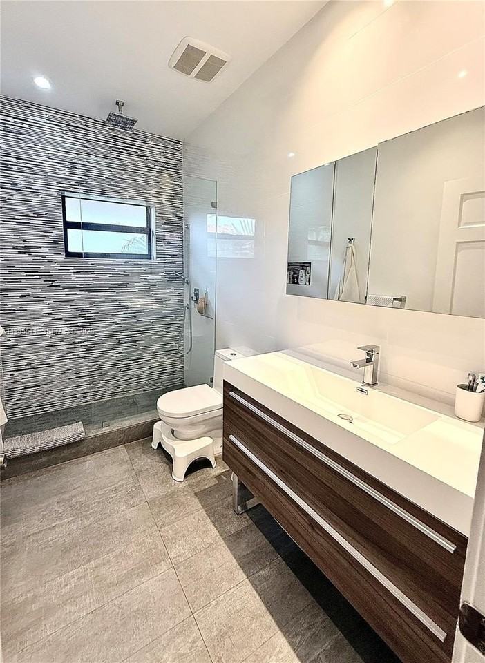 101 Ocean Lane Dr #4011 - Photo 7 of 17