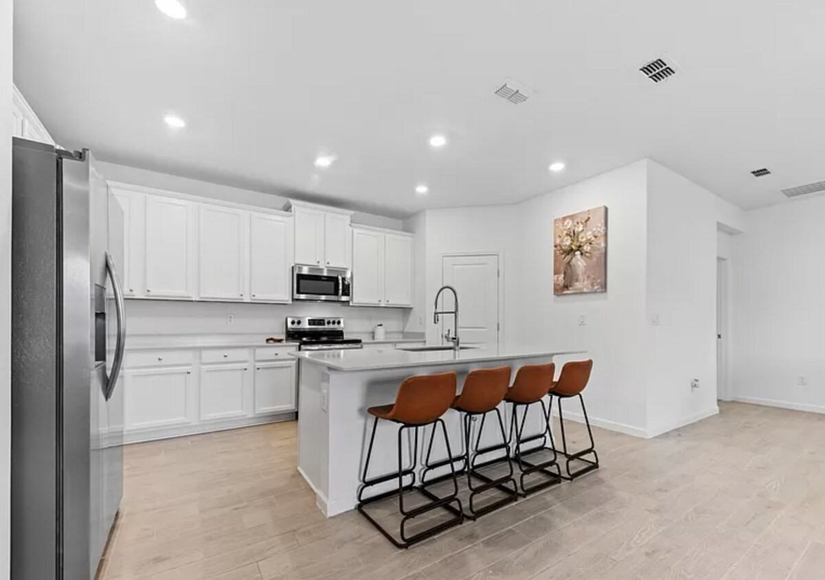 3036 Crossfield Dr - Photo 3 of 18