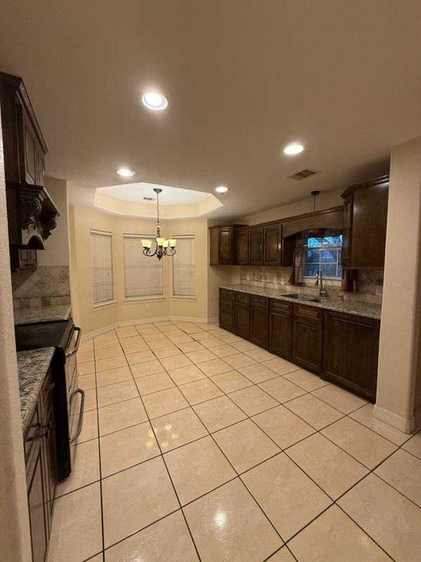 318 Manor Ave - Photo 4 of 8