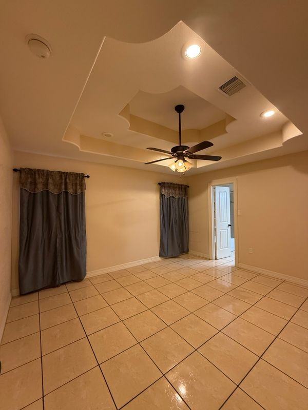 318 Manor Ave - Photo 5 of 8