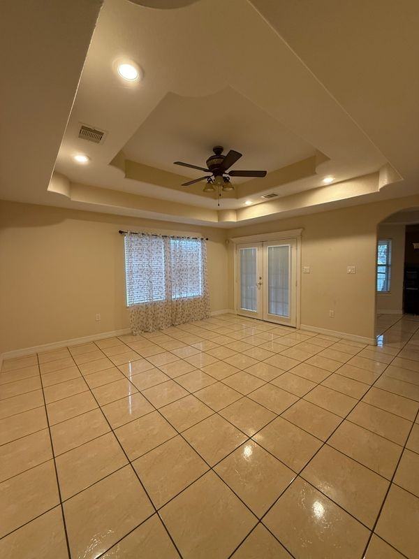 318 Manor Ave - Photo 6 of 8