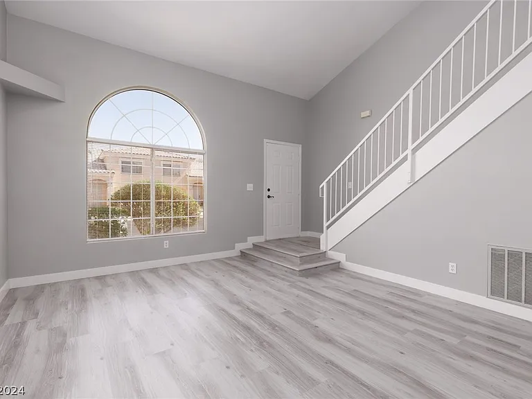 8437 Majestic View Ave - Photo 6 of 22