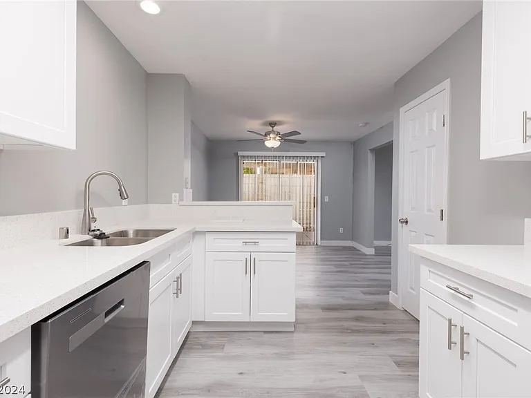 8437 Majestic View Ave - Photo 7 of 22