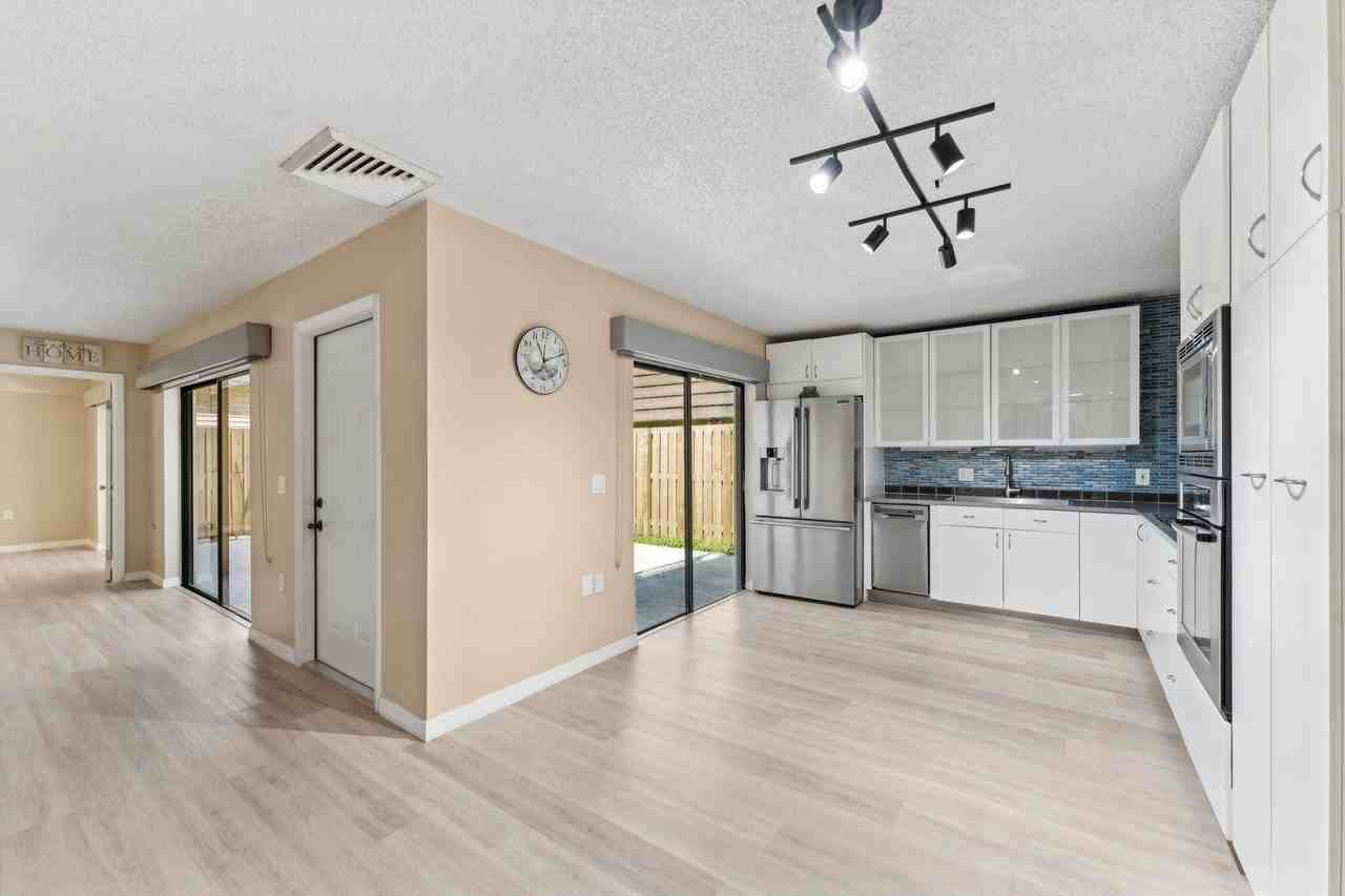 2508 25th Ln - Photo 4 of 35